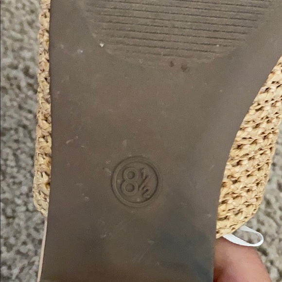 tan sandals - Picture 4 of 4